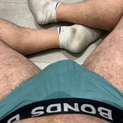 Light blue bonds
