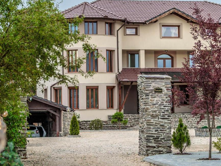 Wayne Transilvania Mansion 2
