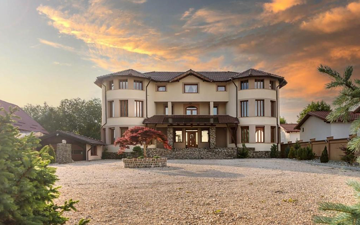 Wayne Transilvania Mansion