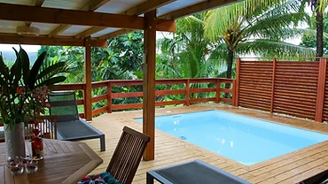 The timber terrace and the private pool