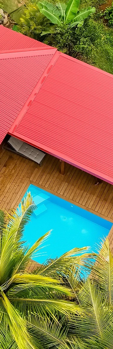 Alpinia timber lodge with private pool in Goyave