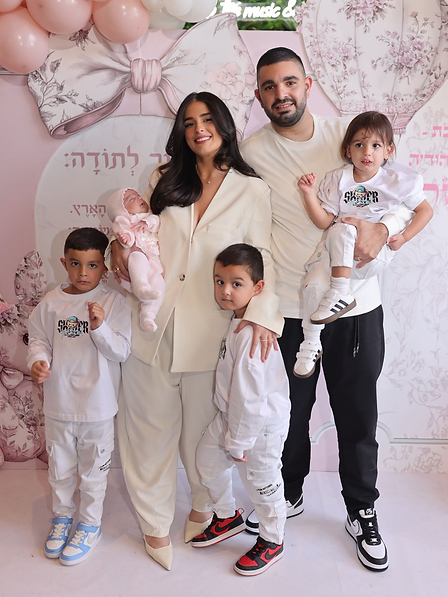 משפחת גרינברג בן חיים - שירה, דניאל וארבעת הילדים