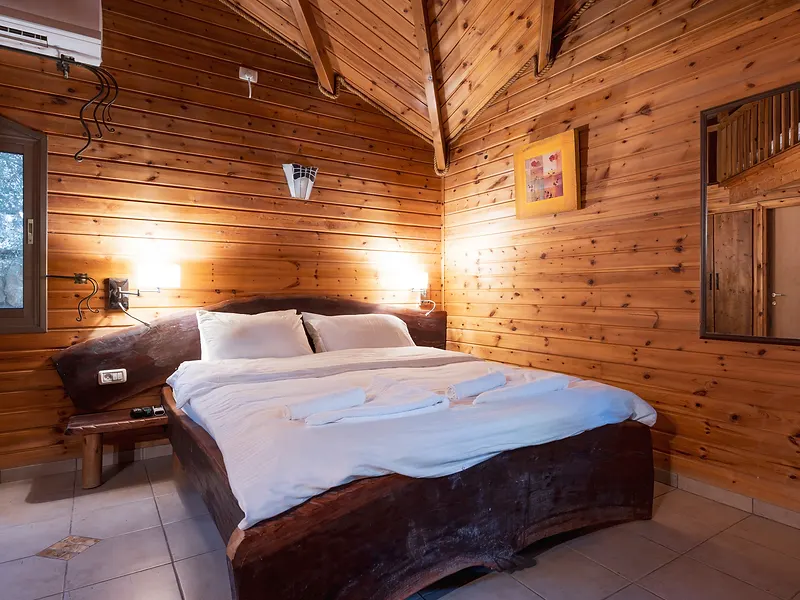 Solid Wood King Bed – Cedar Cabin