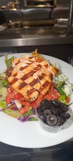 Grilled chicken salad with blue cheese