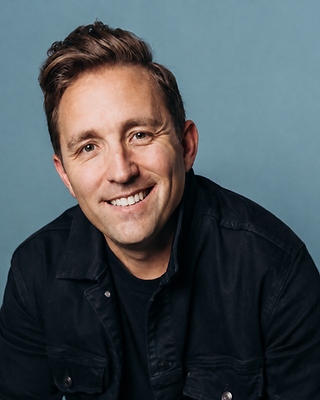 Portrait of Frankie Russo, 8X Inc. 500 Founder, Bestselling Author & Growth Keynoter