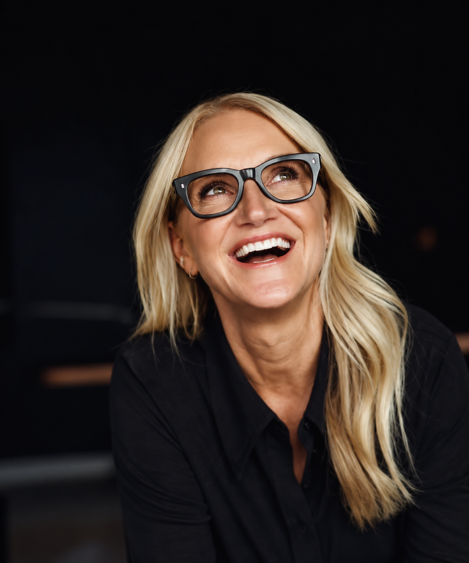 Portrait of Mel Robbins, Bestselling Author of The 5 Second Rule & Motivational Speaker
