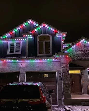 Suburban Home — Classic Christmas — GoBright permanent lighting installation