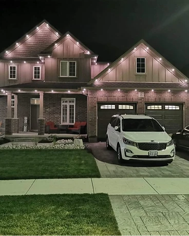 Brick Bungalow — Warm White — GoBright permanent lighting installation