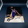 Kobe Bryant Signed 8x10 Photo (Beckett)