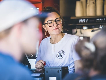 Au comptoir de La Buvette des Bains