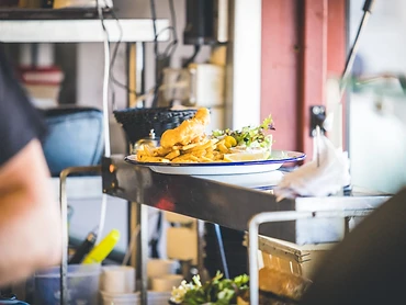 Fish and chips dressé