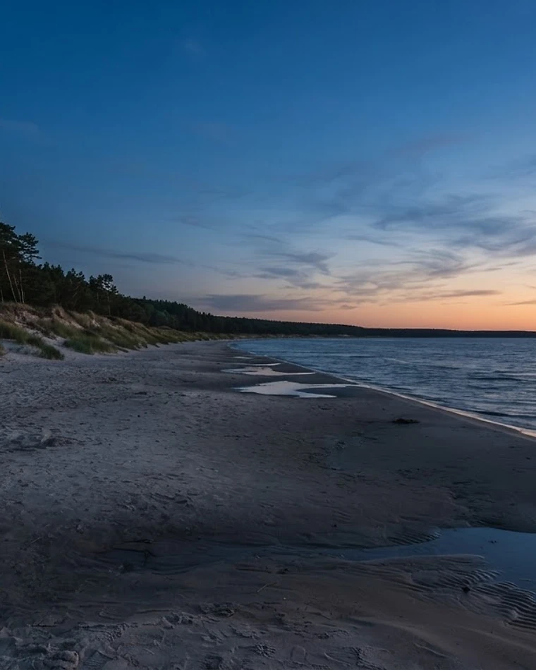 Piaszczysta plaża w Rowach