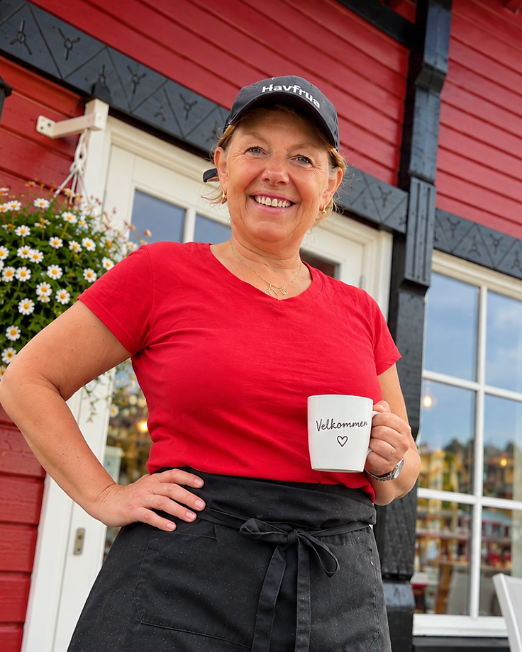 Anne-Grete på Havfrua Kro på Sommarøya