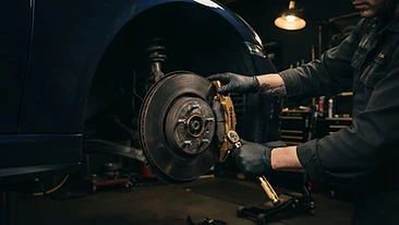 Wymiana tarcz i klocków hamulcowych w samochodzie osobowym