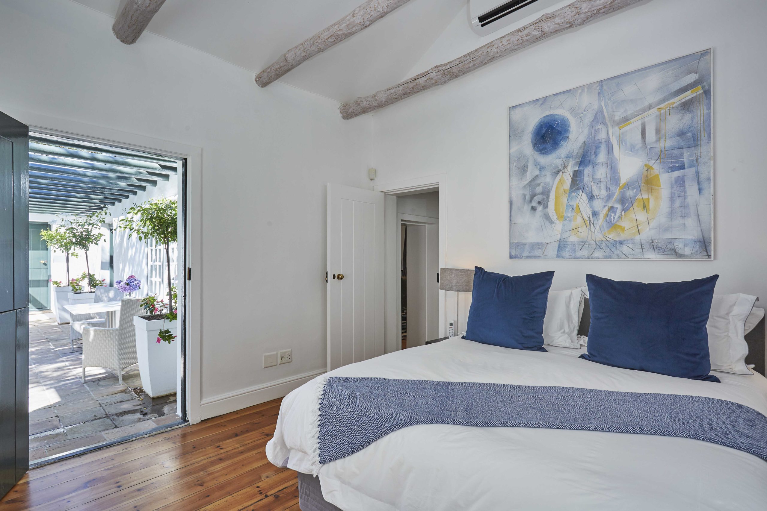 Accommodation — photo 1