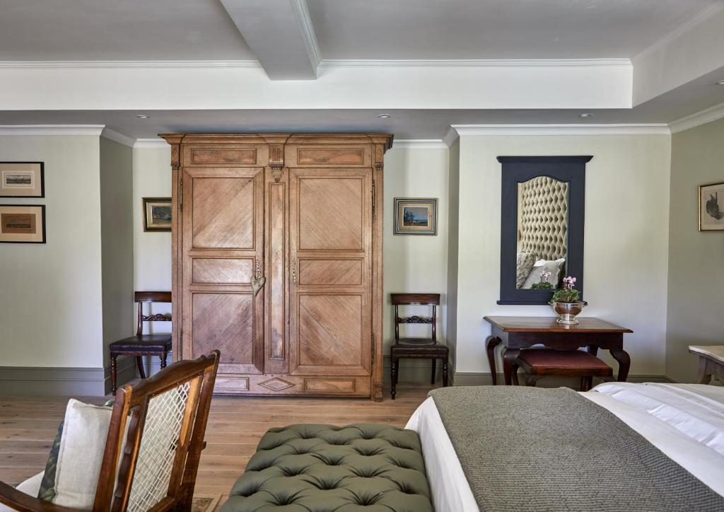 Suite with Pool View — photo 1