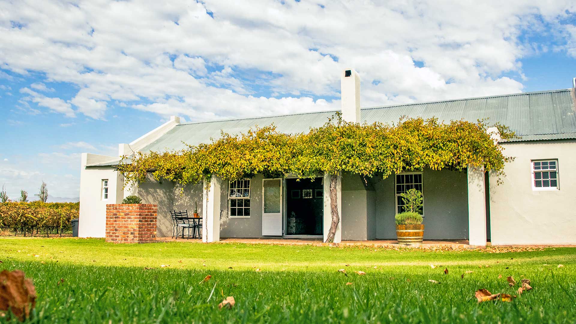 2 Bedroom Semi Detached Cottage — photo 1