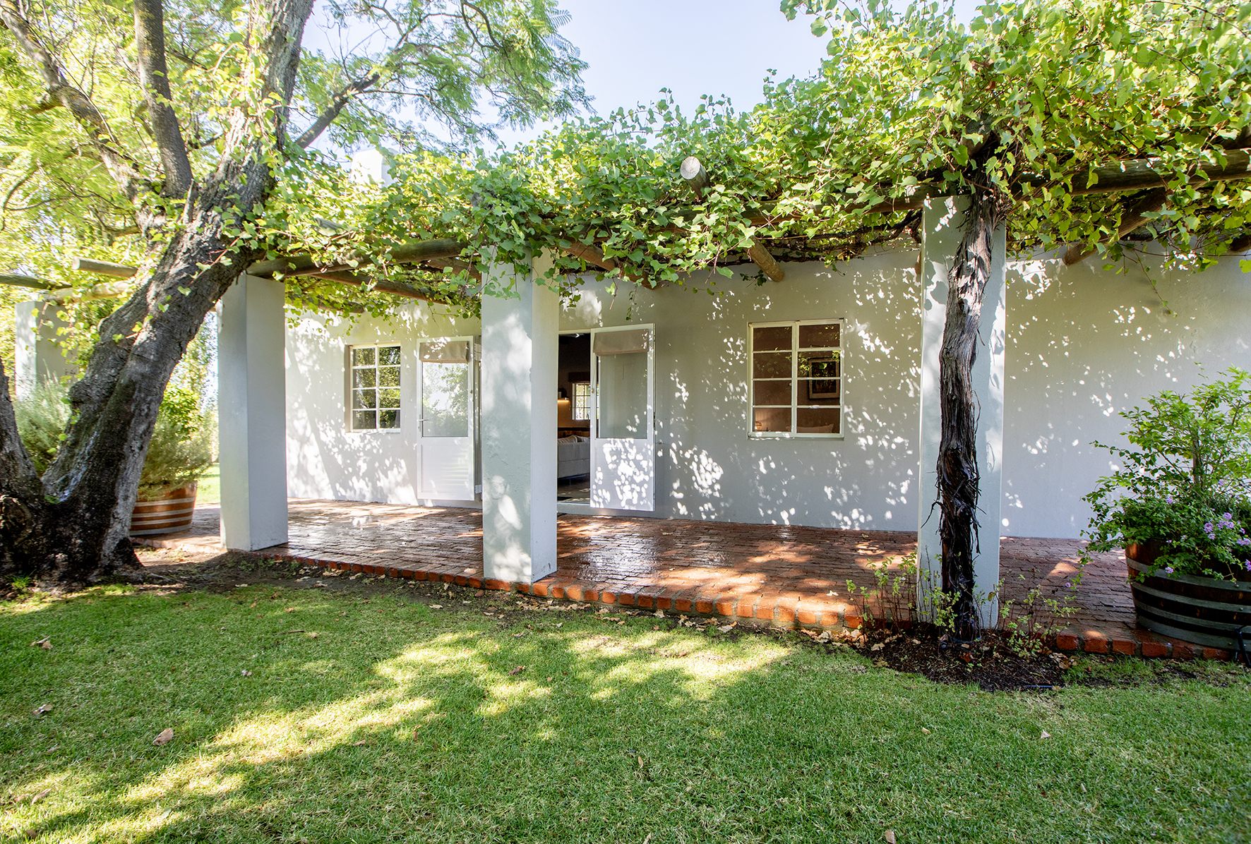 2 Bedroom Freestanding Cottage — photo 1