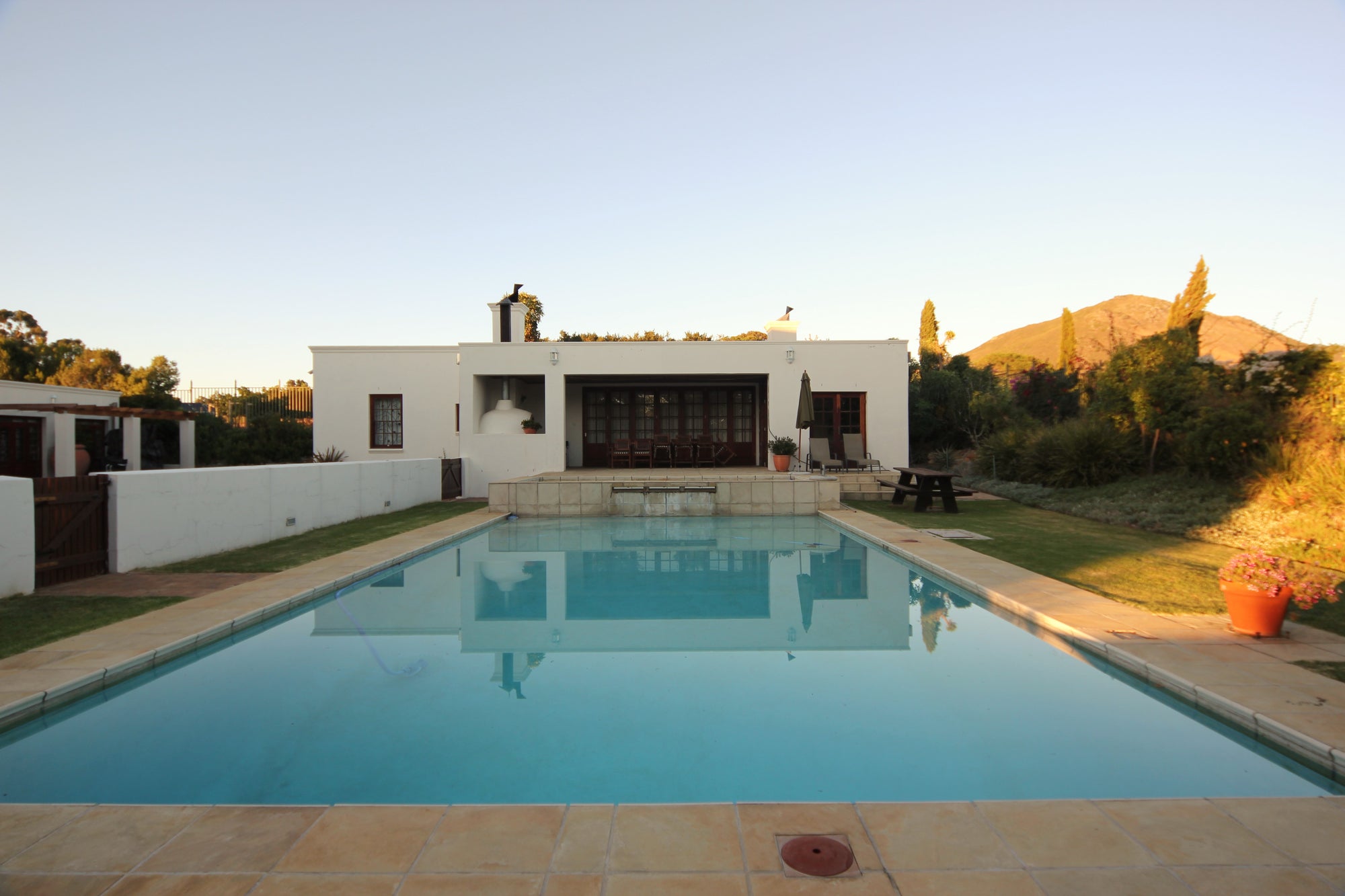 Poolhouse — photo 1