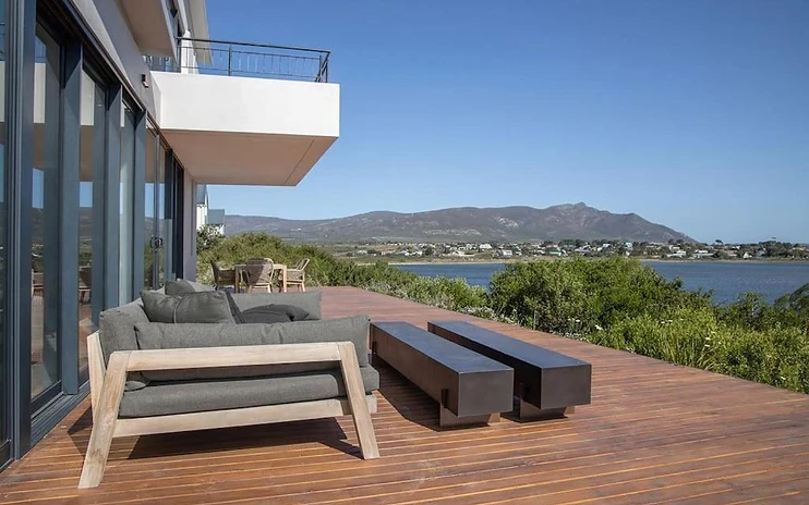Coastal Retreat — photo 1