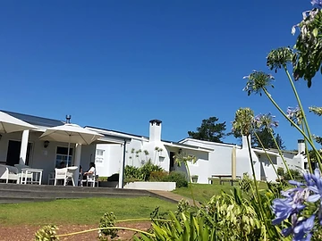 Paul Wallace Wines accommodation in Western Cape