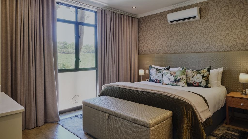 Luxury Hotel Rooms — photo 1