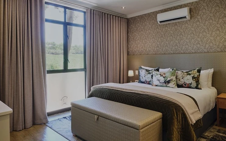 Luxury Hotel Rooms — photo 1