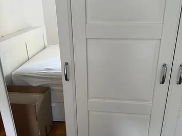 Armoire démontée dans la chambre
