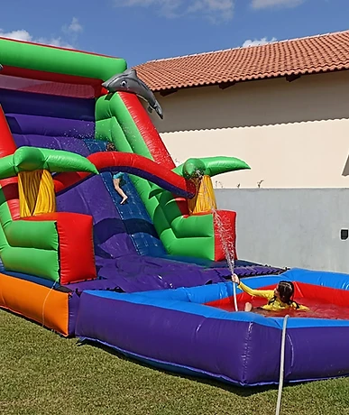 Tobogã Acoplado com Piscina