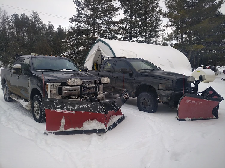 Snow removal services in Glencairn, Ontario