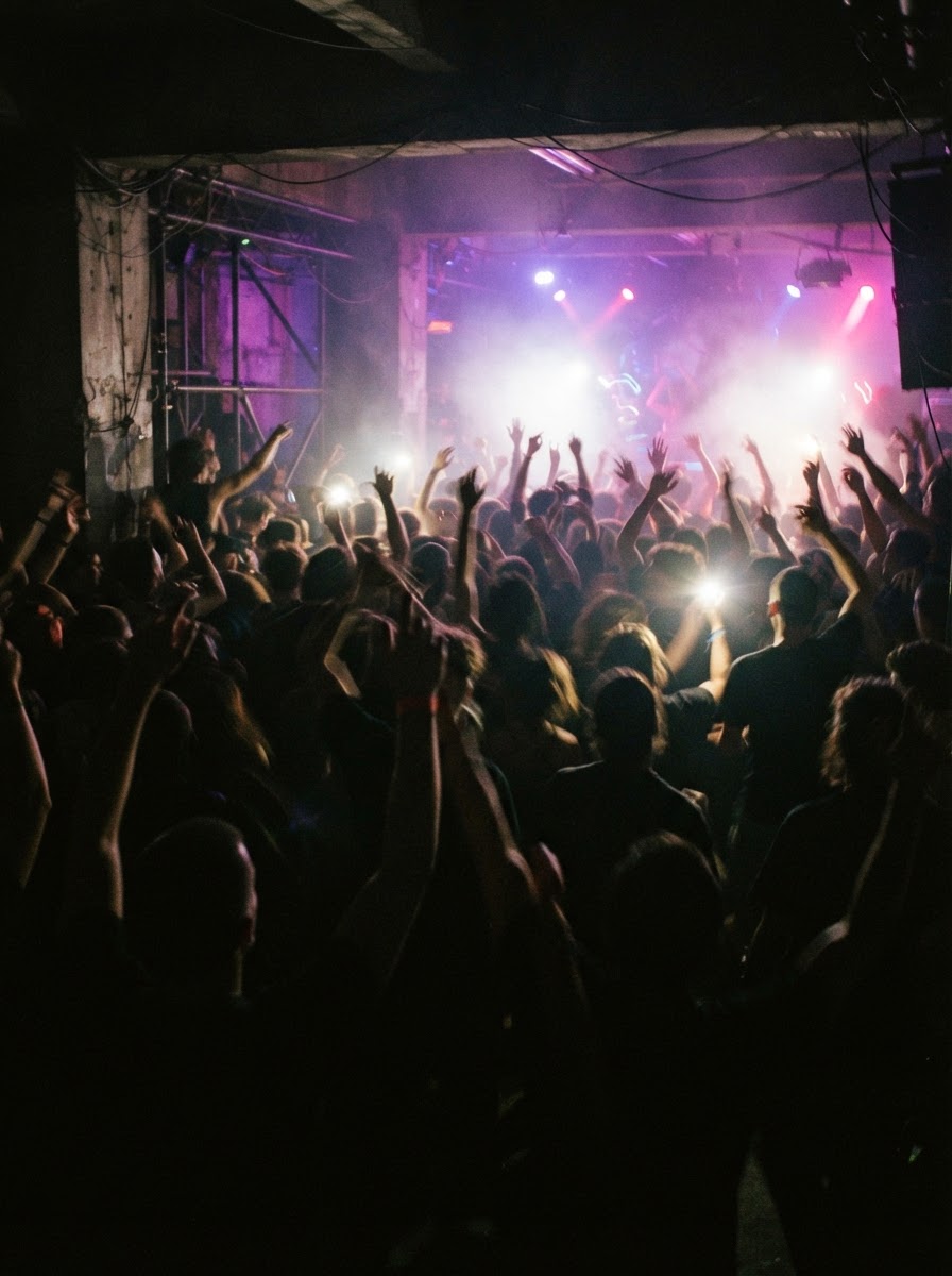 Hands up on the floor