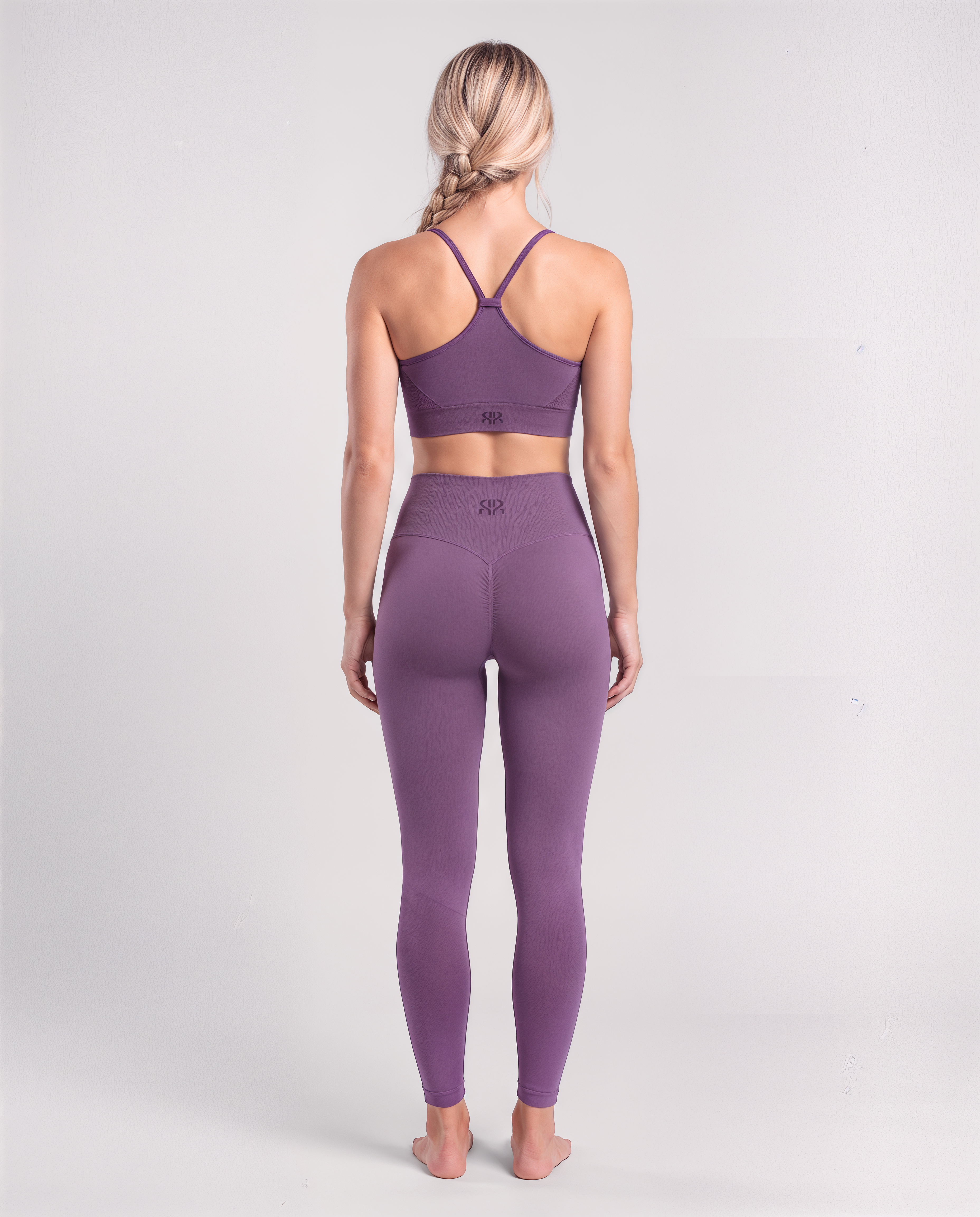 Modella vista da dietro con leggings Roberta Active