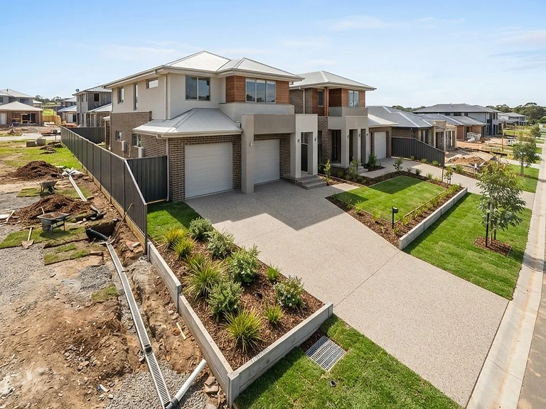 FDSS builder landscaping and external works for a residential development showing retaining walls, paving, turf, gardens and fencing