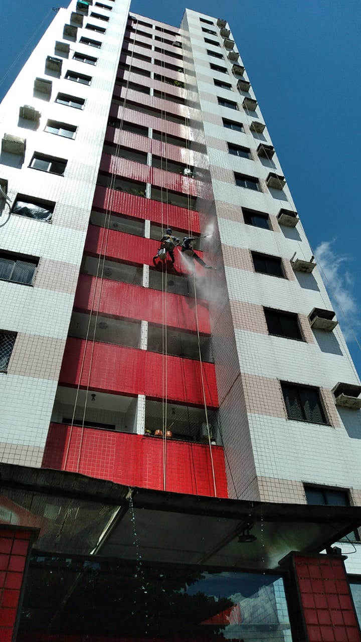 Lavagem de Fachada em Altura