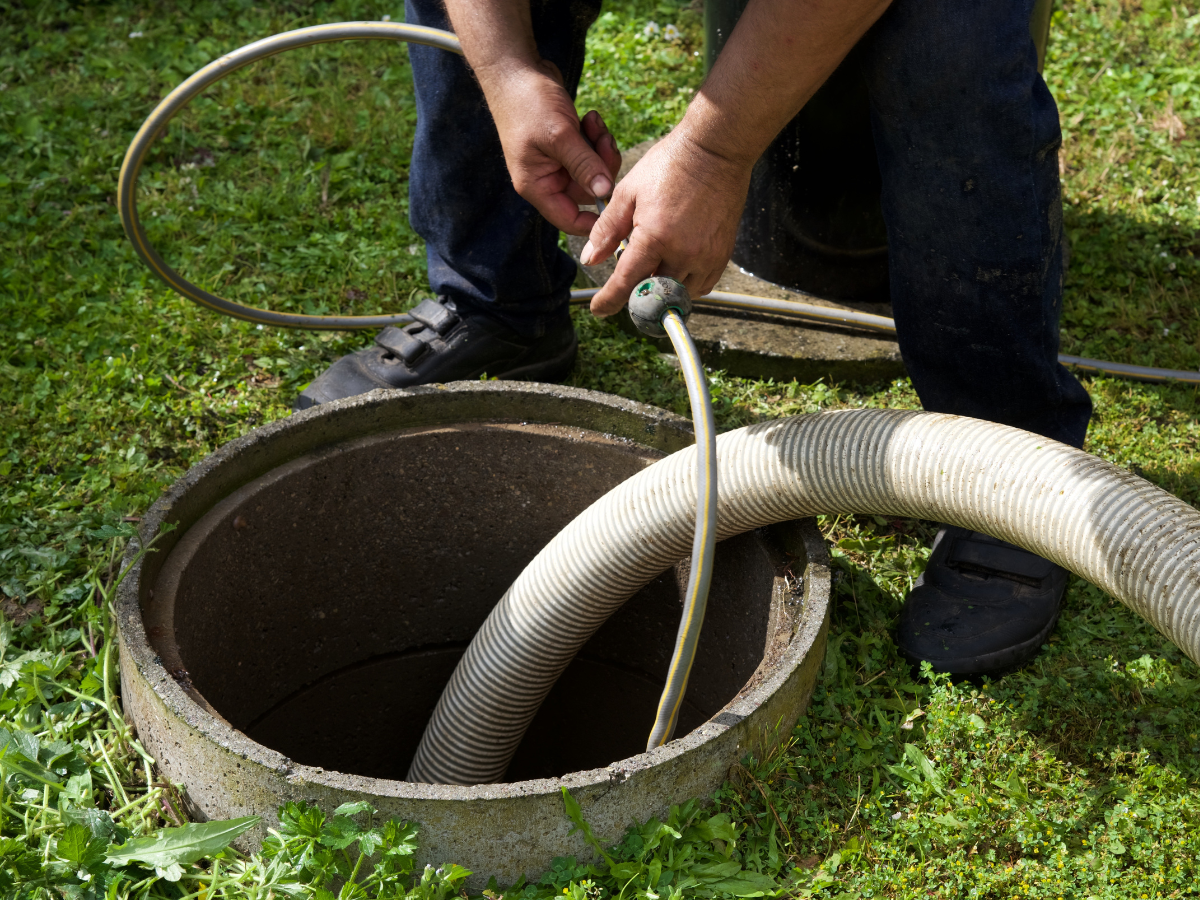 Jetting hose feeding into a drain basin