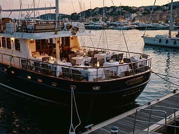 StarLite Majesty Dining Yacht (StarLite Cruises) — boat-tours