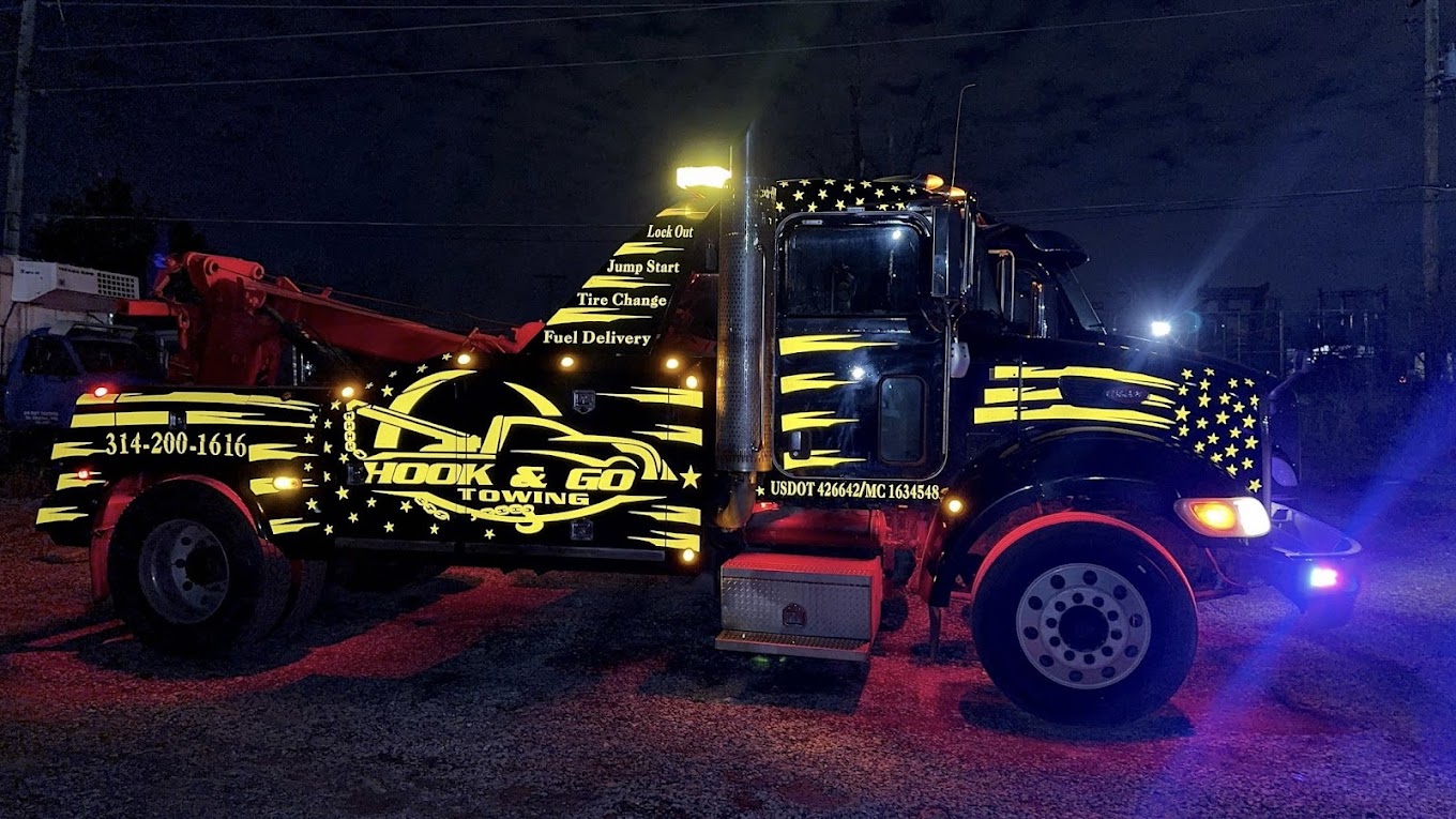 Hook & Go flatbed tow truck at twilight in Orlando