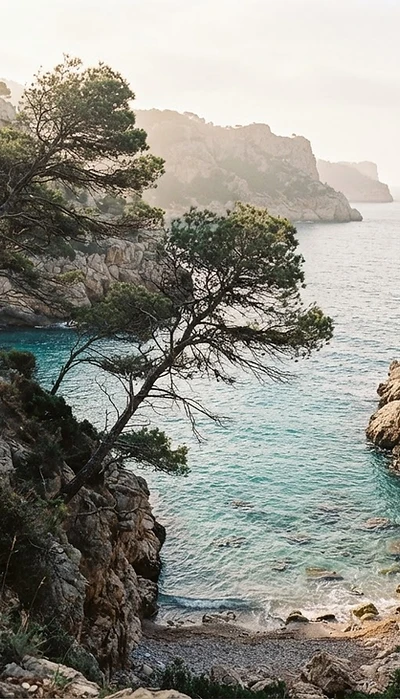 Mittelmeerküste bei Sonnenuntergang an der Costa Blanca