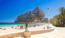 Strand van Calpe met de Peñón de Ifach