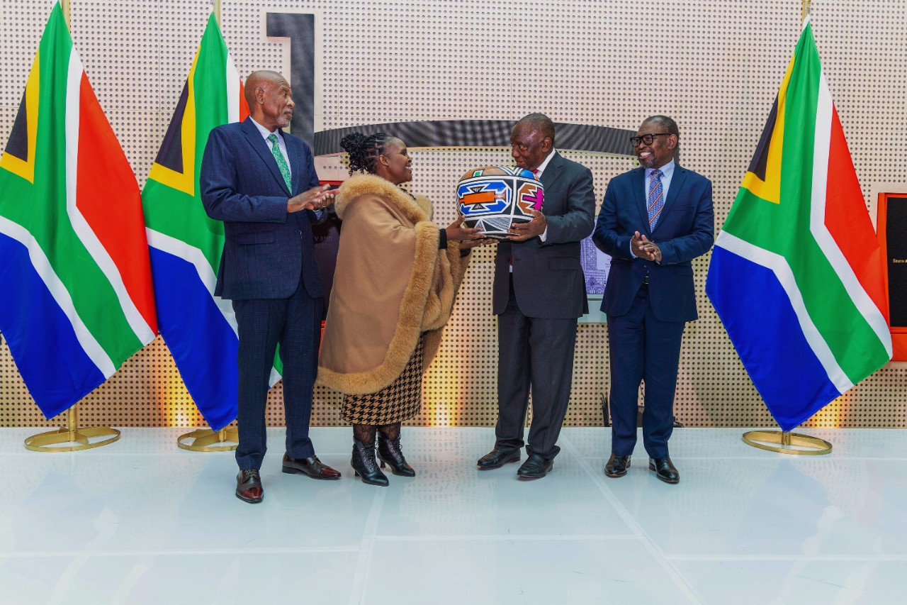 Cyril Ramaphosa receives a gift of Dr Esther Mahlangu's painted vessel from Betty Mahlangu on behalf of Esther Mahlangu