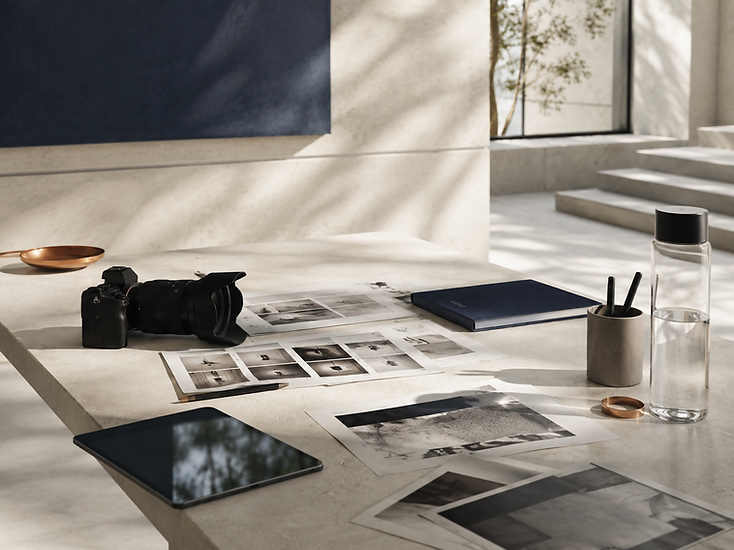 Fotografia conceitual temporária — estúdio criativo com equipamento de fotografia