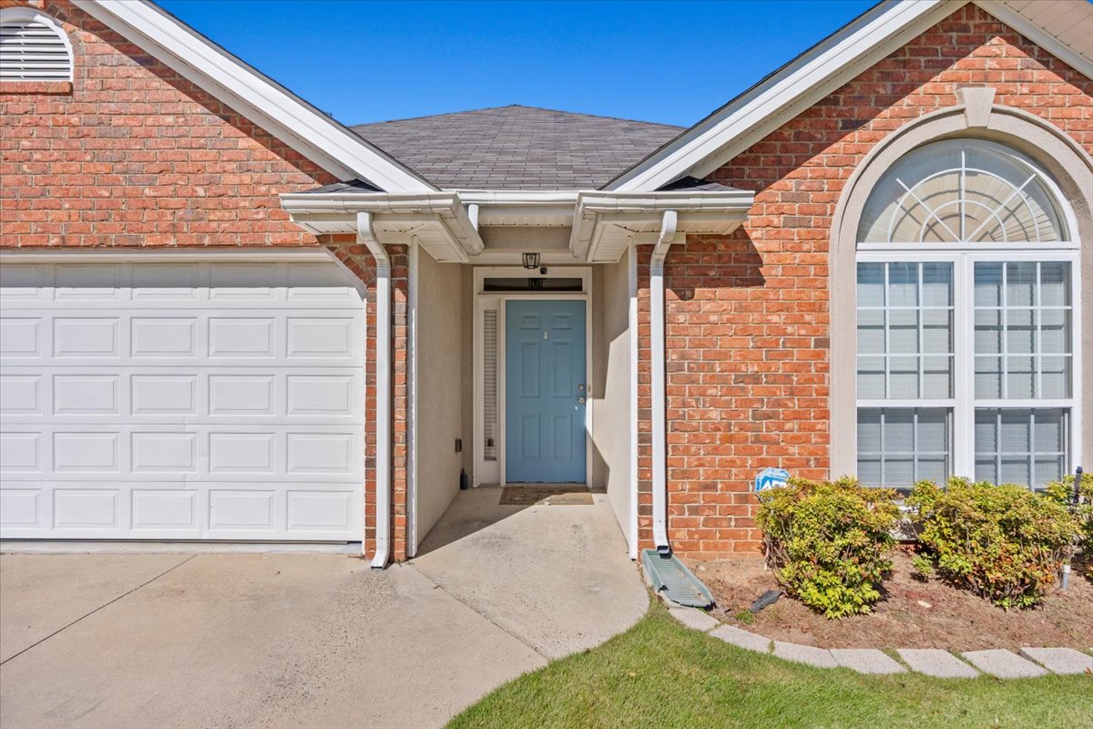 Entry at 257 Hudson Trace