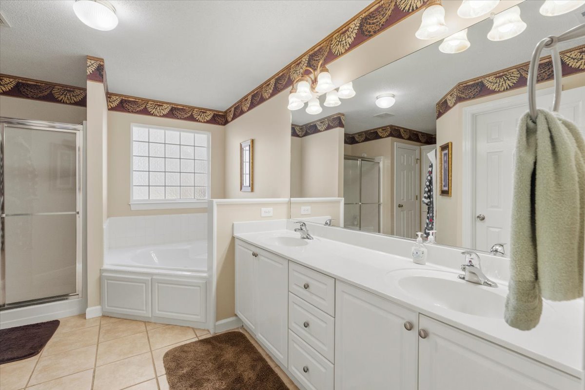 Primary bath at 257 Hudson Trace