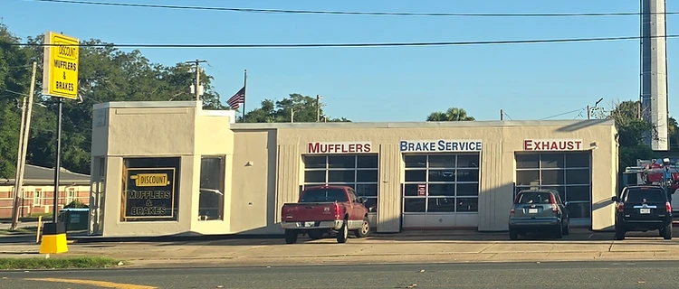 Versatile Automotive Cervantes Street location exterior