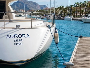 Yacht amarré à Dénia