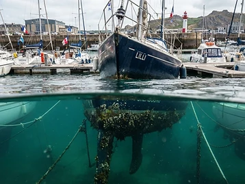 Coque sous l'eau à Cherbourg