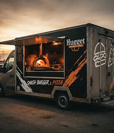 Hugget Foodtruck — Food truck i Halland · Elden på hjul