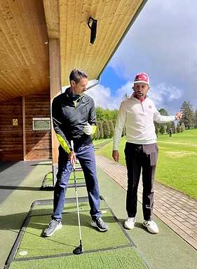 Timo van Geest coaching a golfer on the driving range