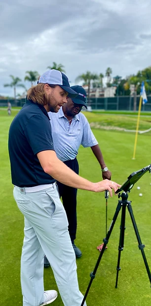 Timo van Geest analysing a player's golf swing