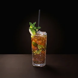 Mojito mallorquín elaborado por ODS Oasis de Sabores, coctelería para bodas en Mallorca